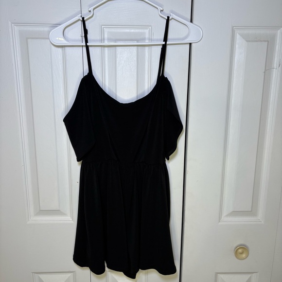 Urban Outfitters Black Off-Shoulder Dress - Picture 2 of 8